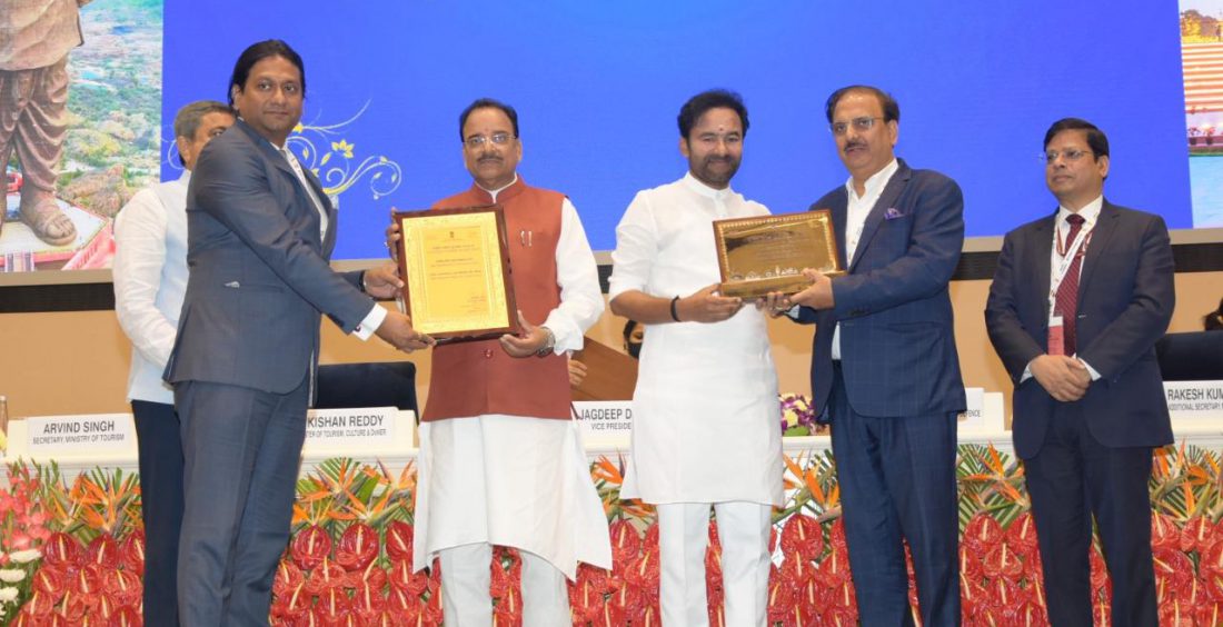 IEML representatives receiving the National Tourism Award